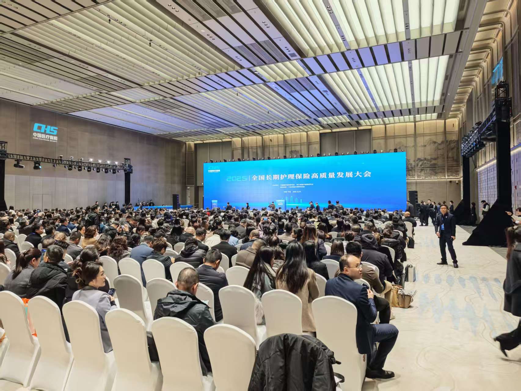 藍創科技亮相全國長護險高質量發展大會：PEO護理機器人首秀，引爆長護險智能化護理賽道